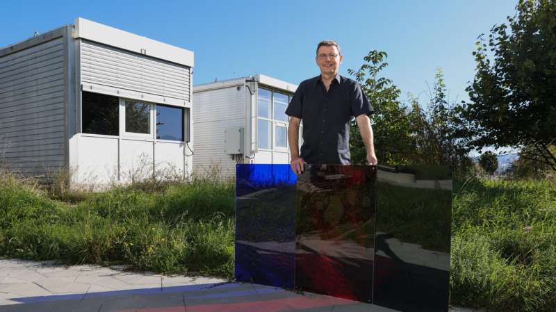 Red is shown to create a surprising amount of glare